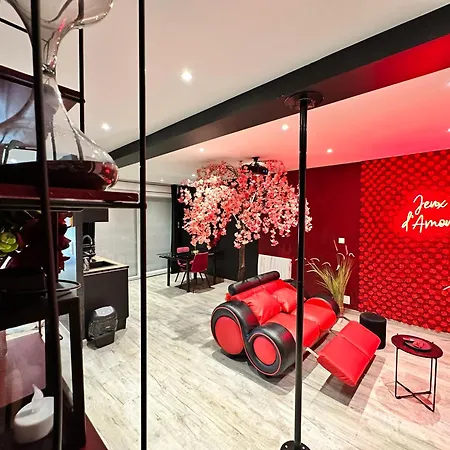 Suite Jeux D'Amour Jacuzzi / Love Room Saint-Die-des-Vosges Buitenkant foto